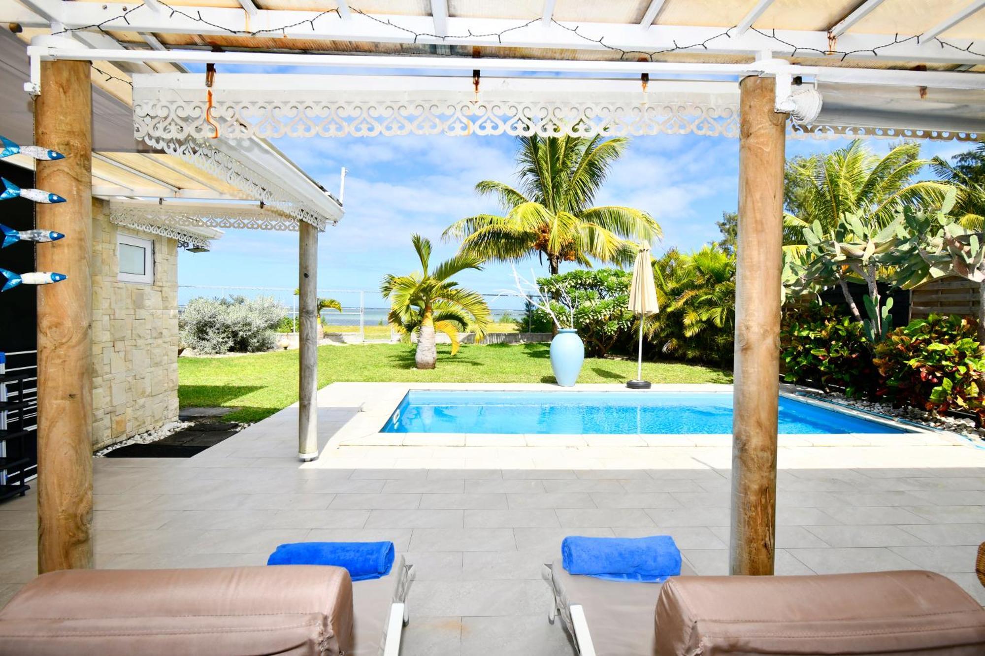 Chalet Kestrel With Pool On The Beach Riambel Exterior photo