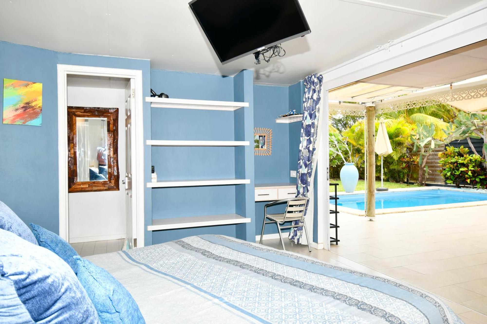 Chalet Kestrel With Pool On The Beach Riambel Exterior photo